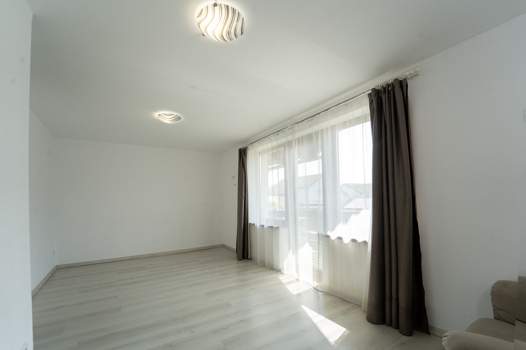 Casă tip triplex – 3 camere, curte, zonă liniștită in cartierul Arhitectilor