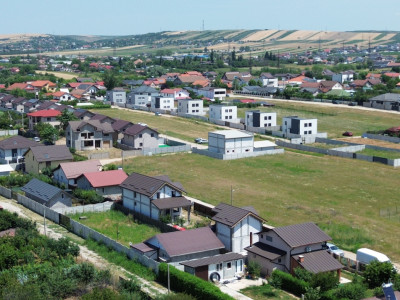 Teren Albesti,, deschidere 26 mp, intre case, imprejmuit- 340 mp