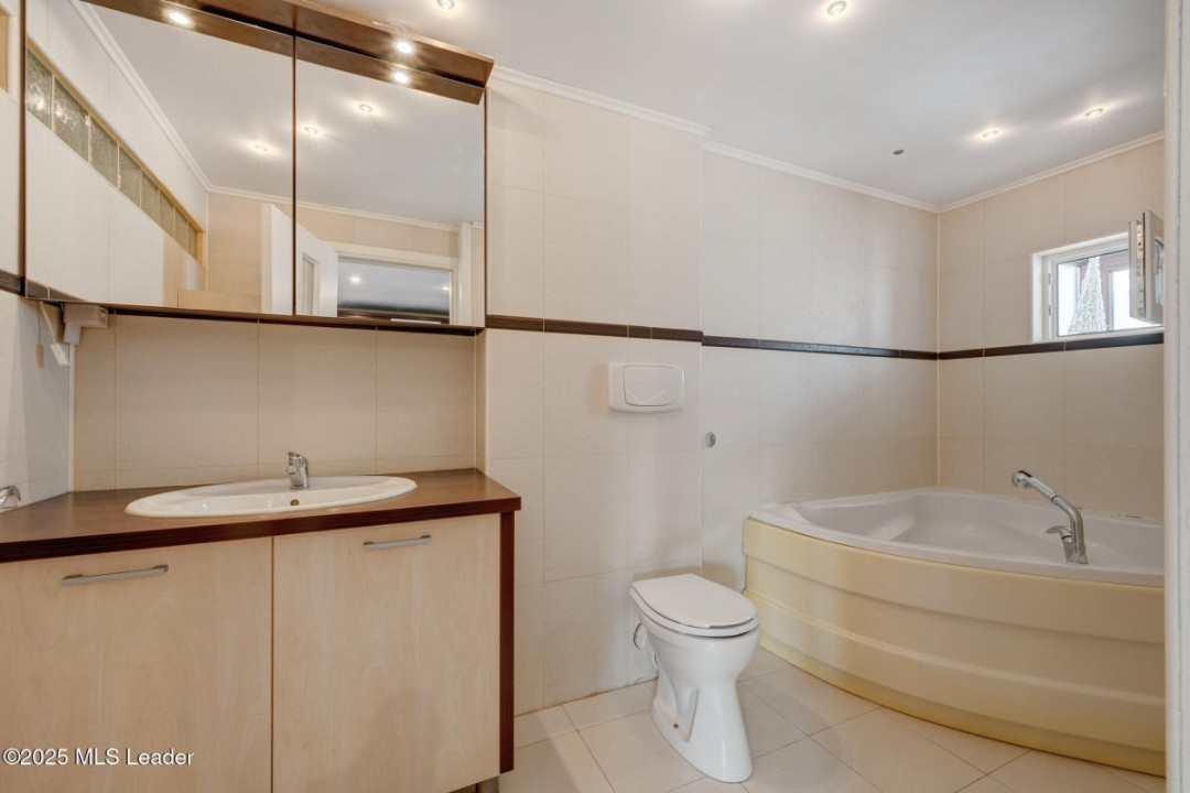Apartament 3 camere 95 mp in Aviatiei