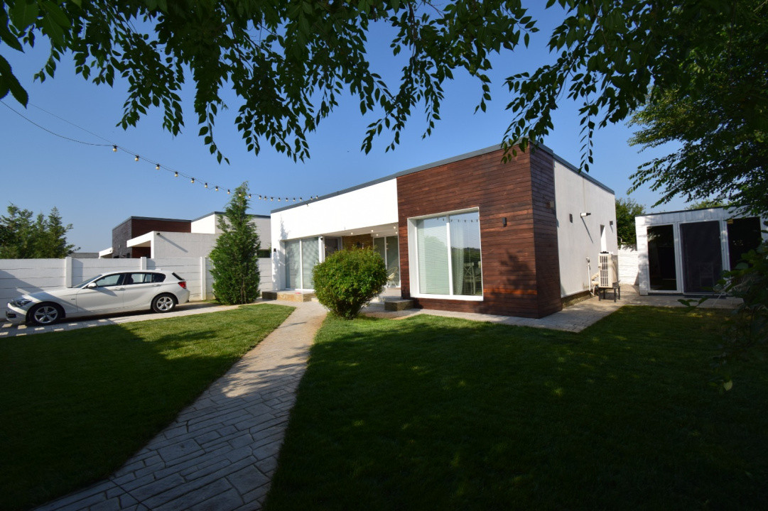 Casa – Bijuterie Arhitecturala cu Panouri Solare si Pompa de Caldura