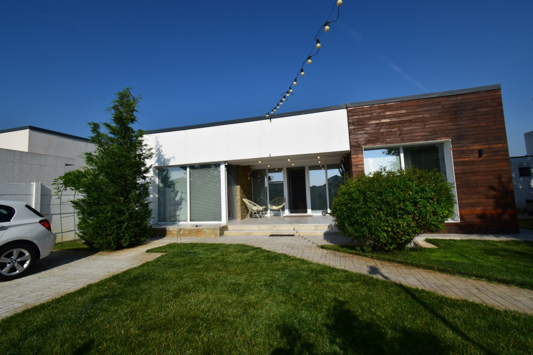 Casa – Bijuterie Arhitecturala cu Panouri Solare si Pompa de Caldura