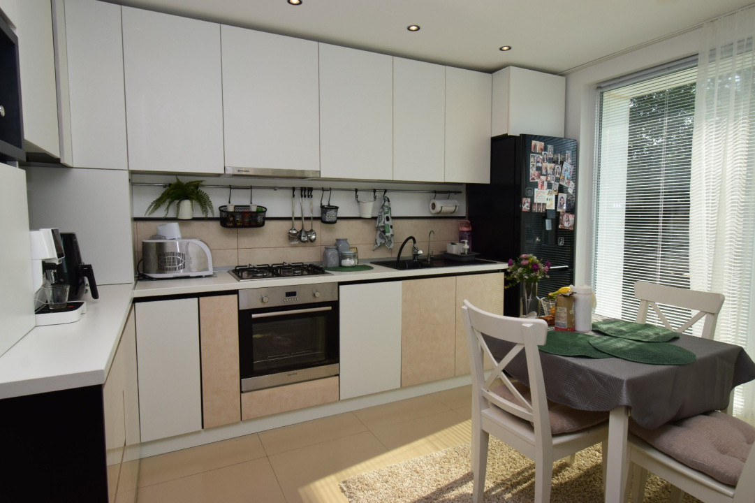Casa – Bijuterie Arhitecturala cu Panouri Solare si Pompa de Caldura