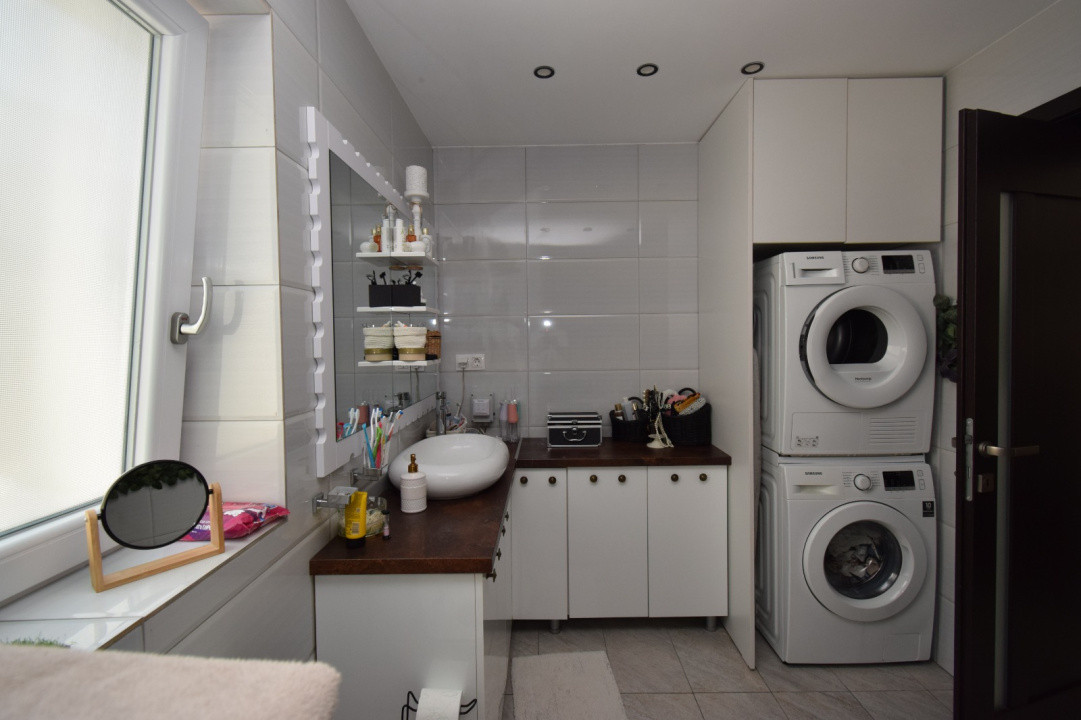 Casa – Bijuterie Arhitecturala cu Panouri Solare si Pompa de Caldura