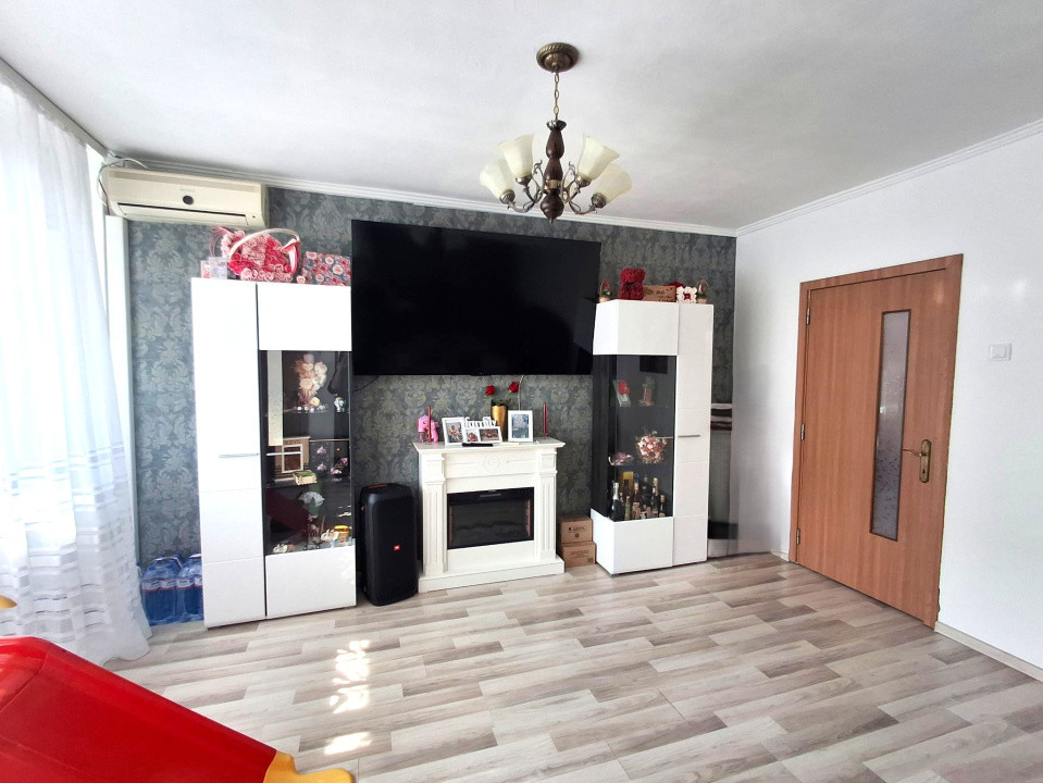 Apartament 1 Mai, 76 mp, et. 1