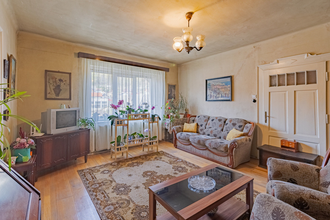 Casă de vânzare 5 camere în Brașov- teren 900 mp, COMISION 0%