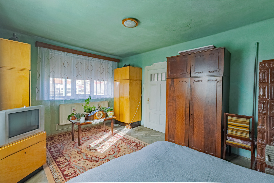 Casă de vânzare 5 camere în Brașov- teren 900 mp, COMISION 0%
