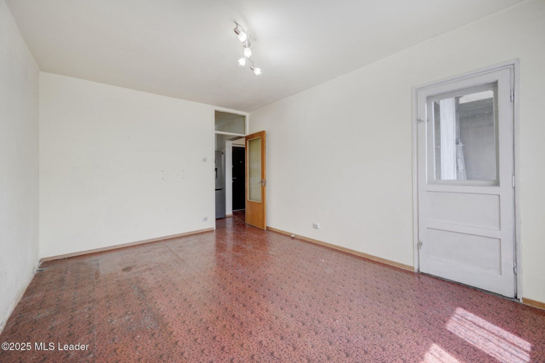 Garsoniera complet renovabila la metrou Dristor