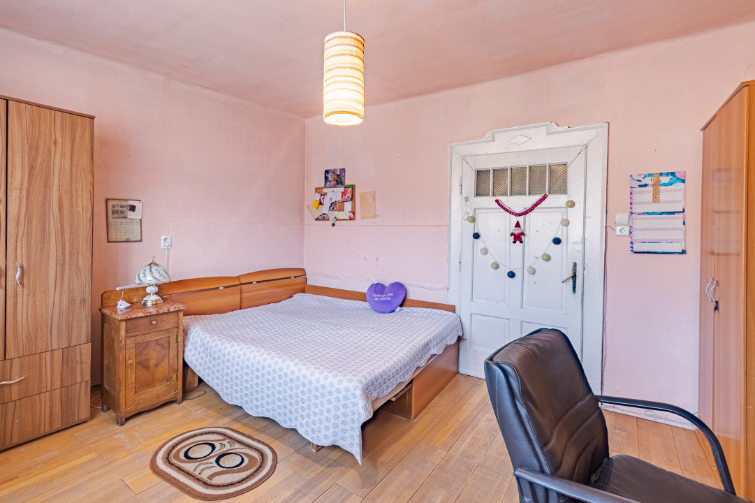 Casa de vanzare in Brasov, spatioasa, pentru renovat, COMISION 0%