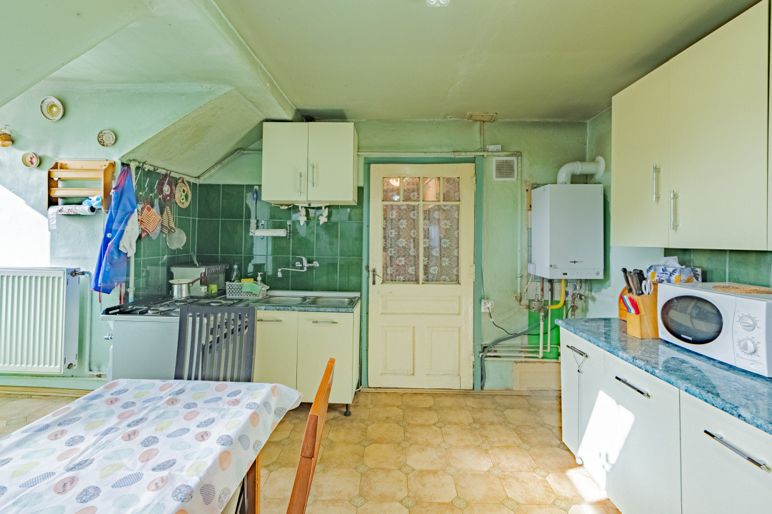 Casa de vanzare in Brasov, spatioasa, pentru renovat, COMISION 0%
