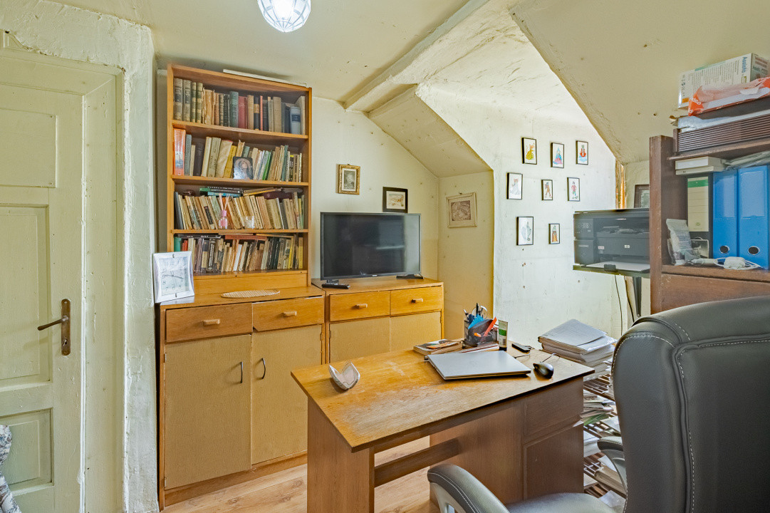 Casa de vanzare in Brasov, spatioasa, pentru renovat, COMISION 0%