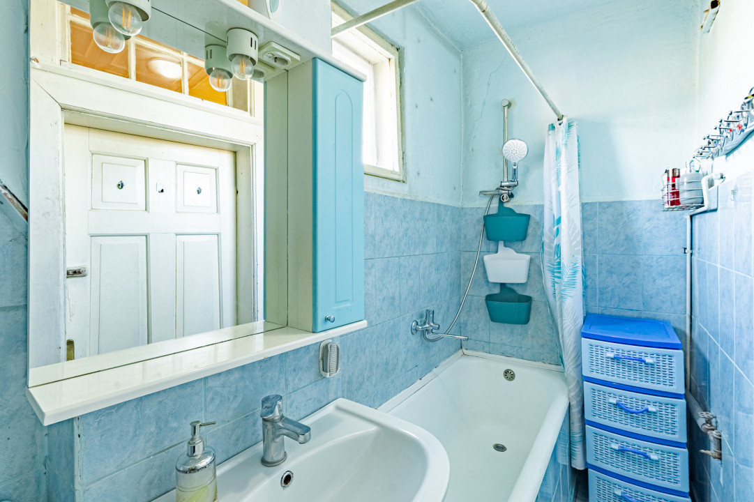 Casa de vanzare in Brasov, spatioasa, pentru renovat, COMISION 0%