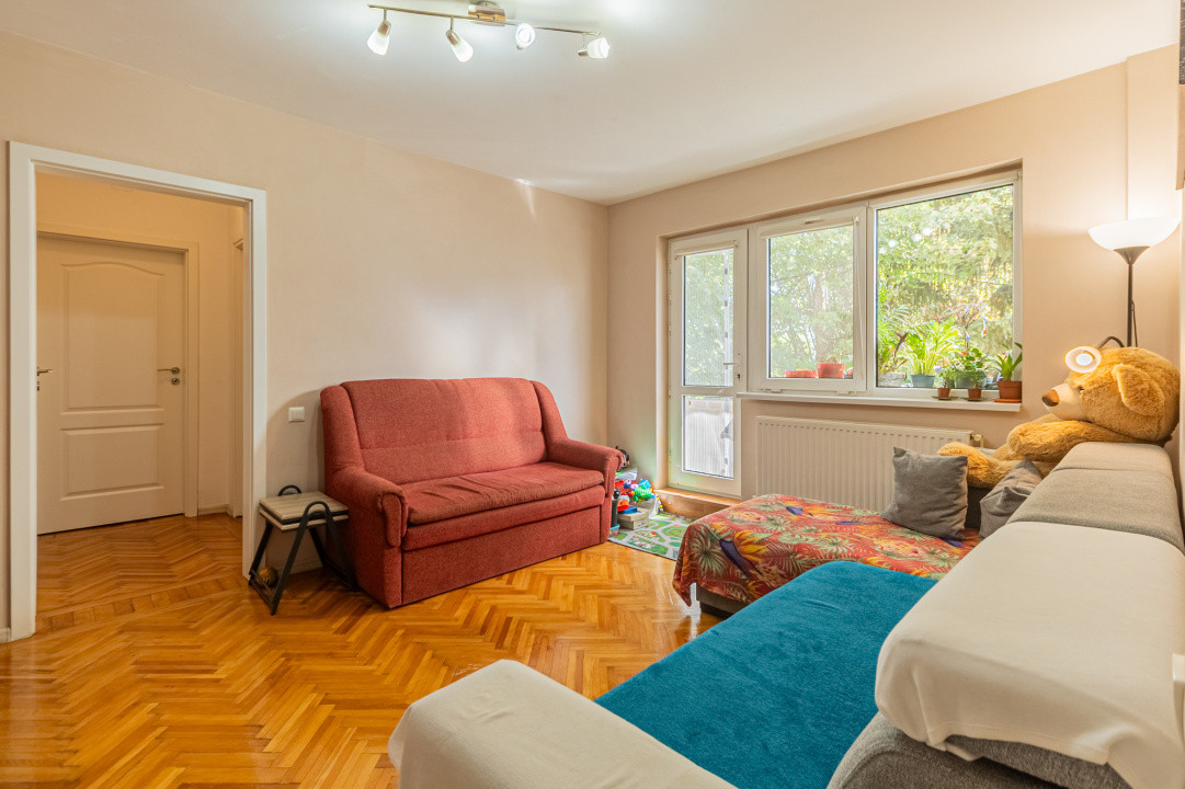 Vânzare apartament cu 3 camere, mobilat și utilat, strada Neptun