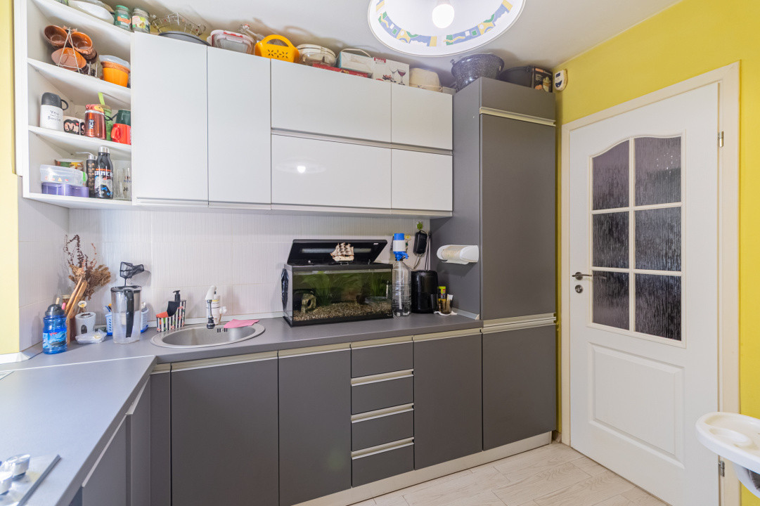 Vânzare apartament cu 3 camere, mobilat și utilat, strada Neptun