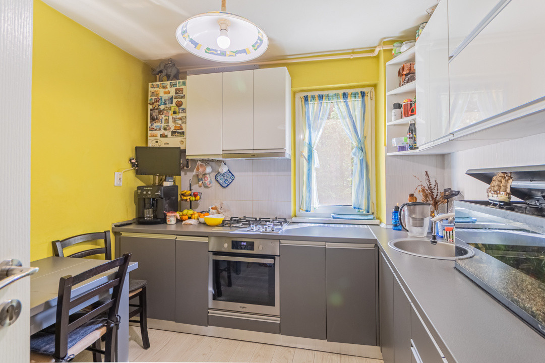 Vânzare apartament cu 3 camere, mobilat și utilat, strada Neptun