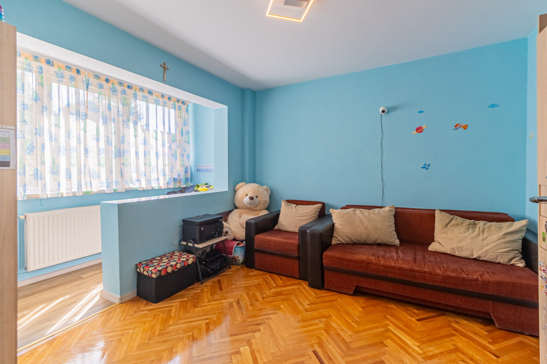 Vânzare apartament cu 3 camere, mobilat și utilat, strada Neptun