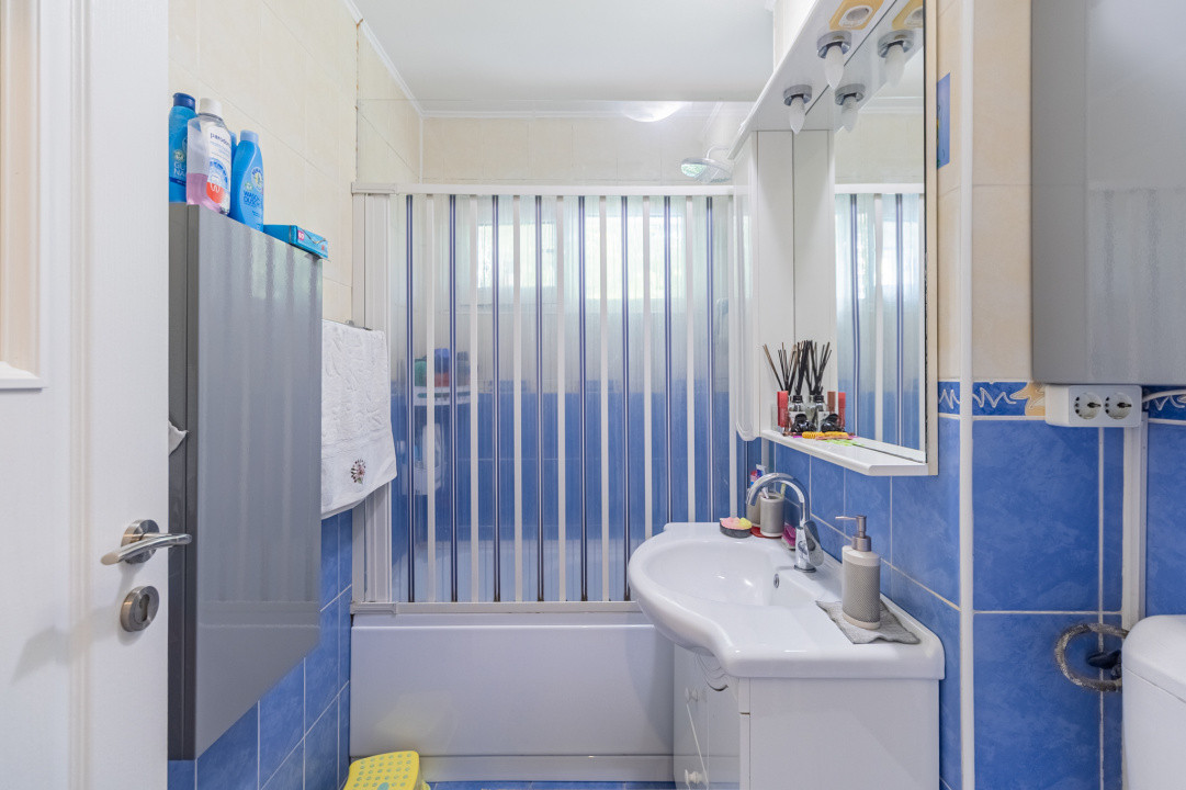 Vânzare apartament cu 3 camere, mobilat și utilat, strada Neptun