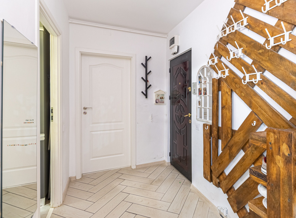 Vânzare apartament cu 3 camere, mobilat și utilat, strada Neptun