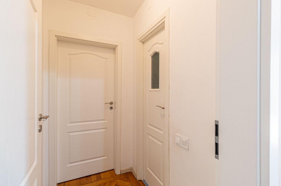 Vânzare apartament cu 3 camere, mobilat și utilat, strada Neptun