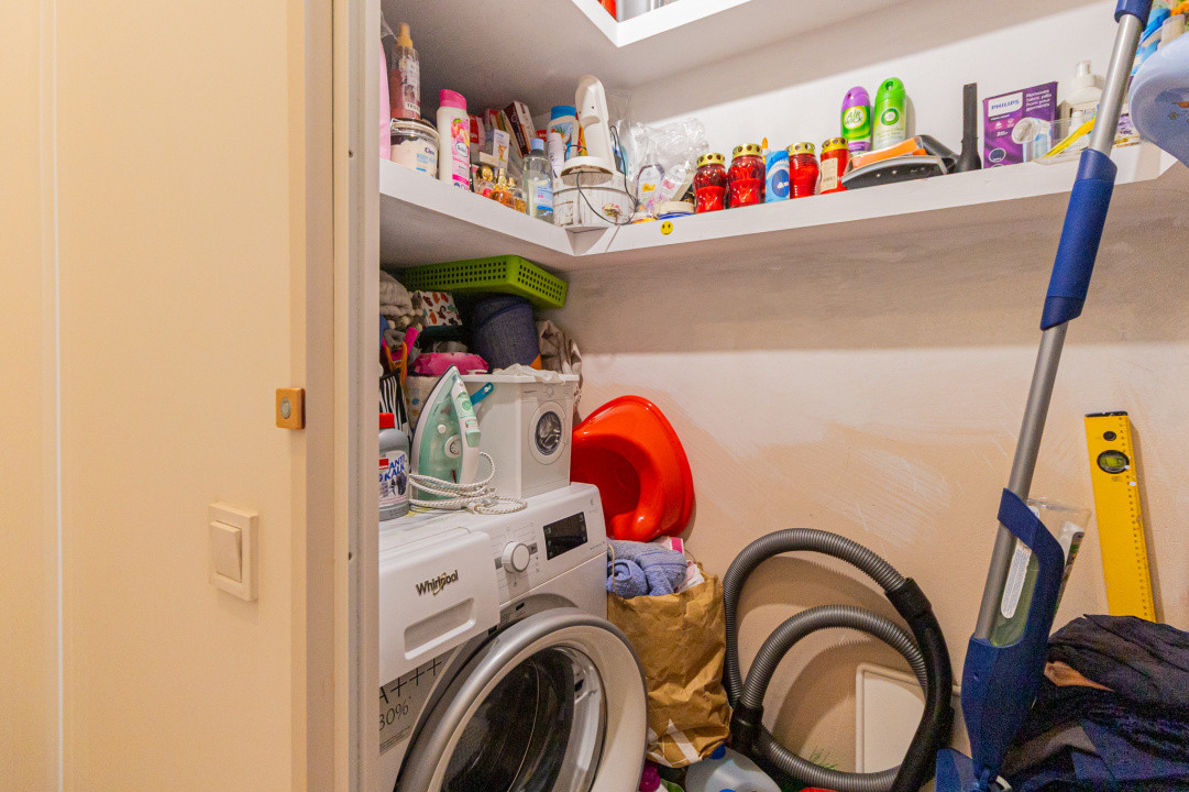 Vânzare apartament cu 3 camere, mobilat și utilat, strada Neptun