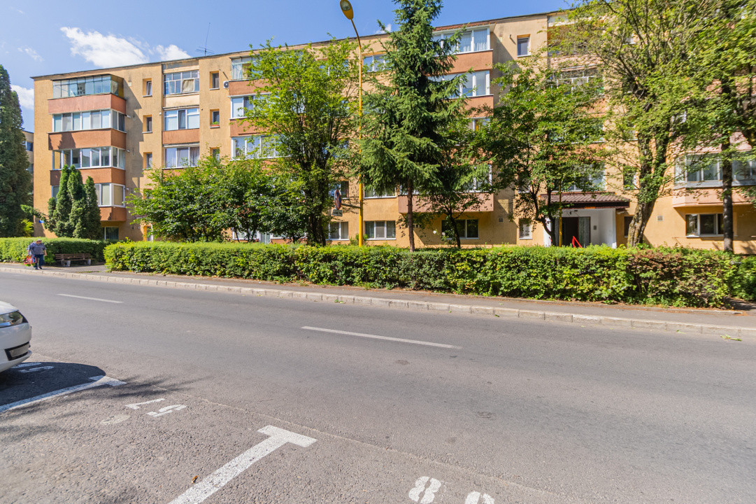 Vânzare apartament cu 3 camere, mobilat și utilat, strada Neptun