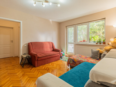 Vânzare apartament cu 3 camere, mobilat și utilat, strada Neptun