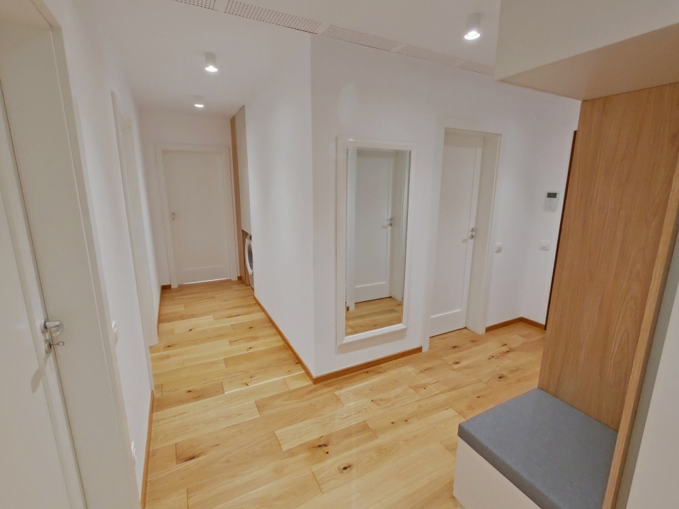 Prima Închiriere! Apartament Premium cu 3 Camere în Urban Plaza
