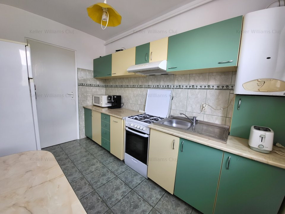 Apartament de închiriat, etaj intermediar, cu 2 camere decomandate si parcare!