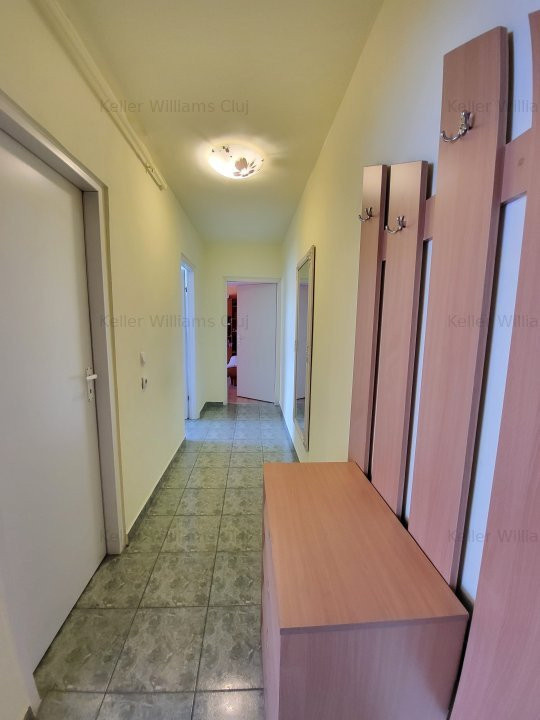 Apartament de închiriat, etaj intermediar, cu 2 camere decomandate si parcare!