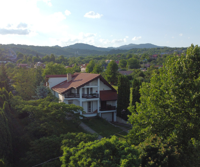 Casă cu 10 camere de vânzare, potențial rezidențial/turistic, COMISION 0%