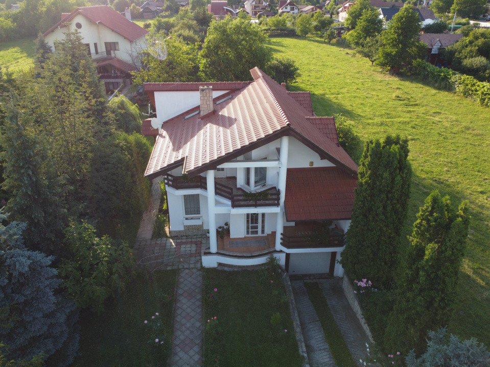 Casă cu 10 camere de vânzare, potențial rezidențial/turistic, COMISION 0%