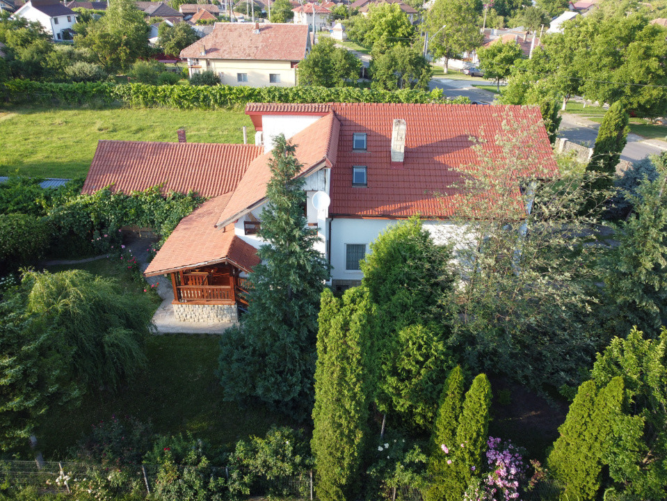 Casă cu 10 camere de vânzare, potențial rezidențial/turistic, COMISION 0%