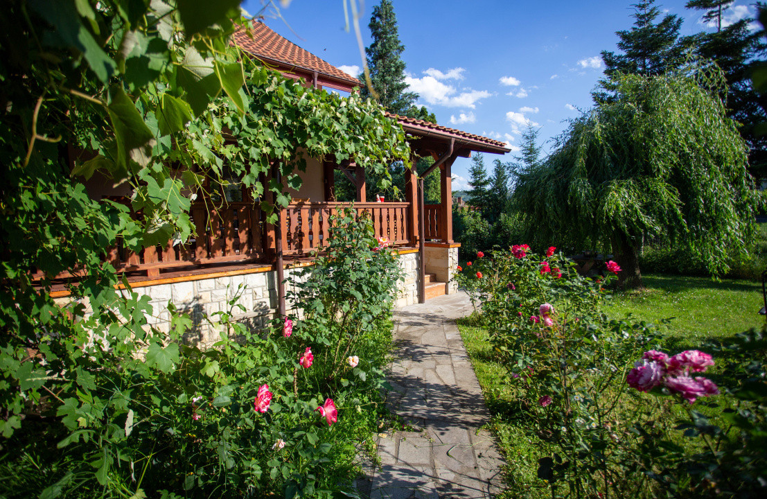 Casă cu 10 camere de vânzare, potențial rezidențial/turistic, COMISION 0%