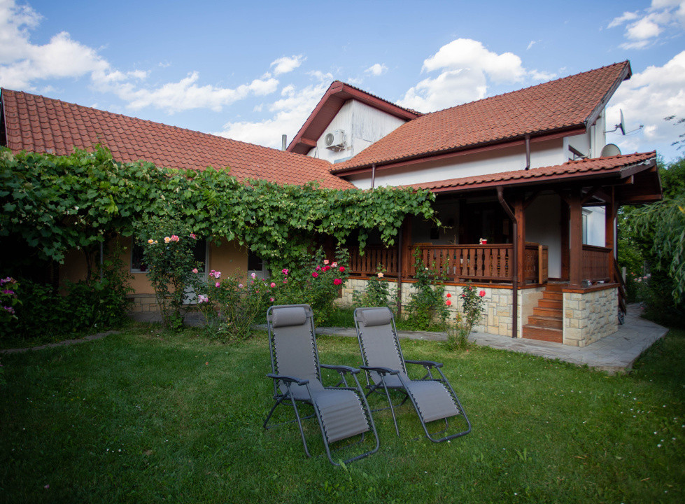 Casă cu 10 camere de vânzare, potențial rezidențial/turistic, COMISION 0%
