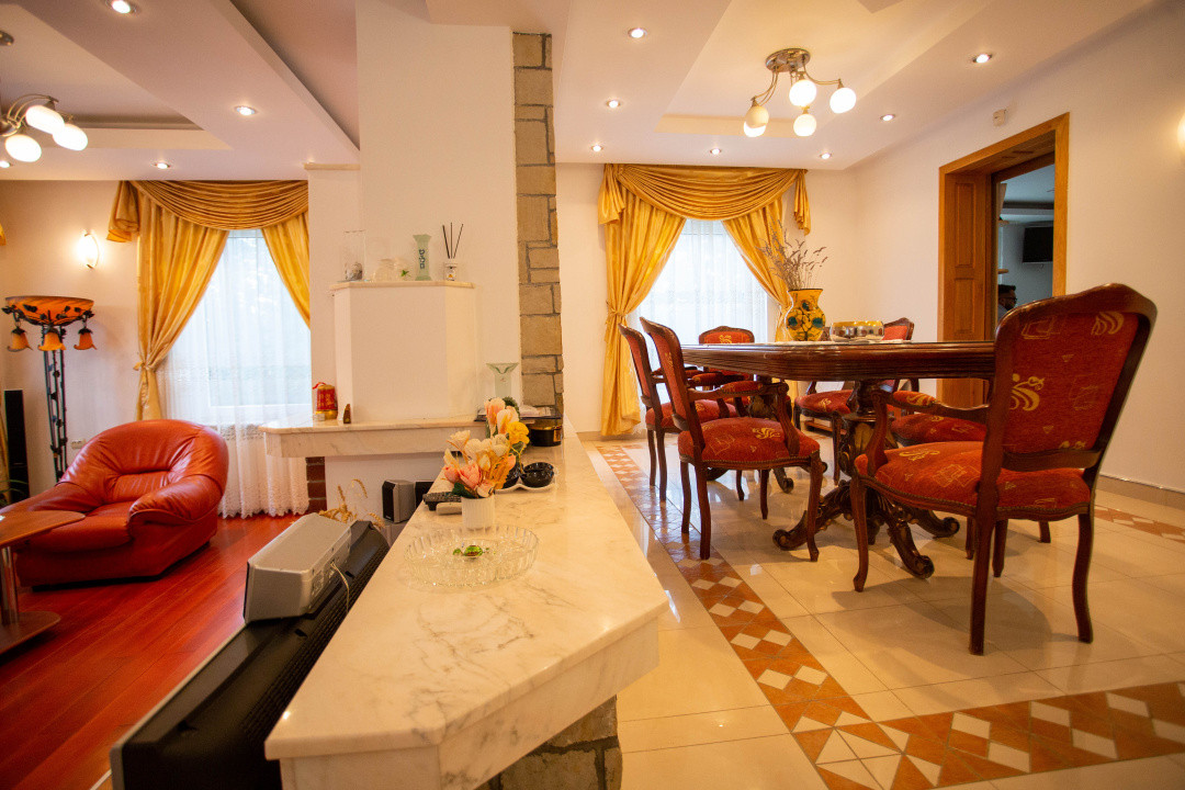 Casă cu 10 camere de vânzare, potențial rezidențial/turistic, COMISION 0%