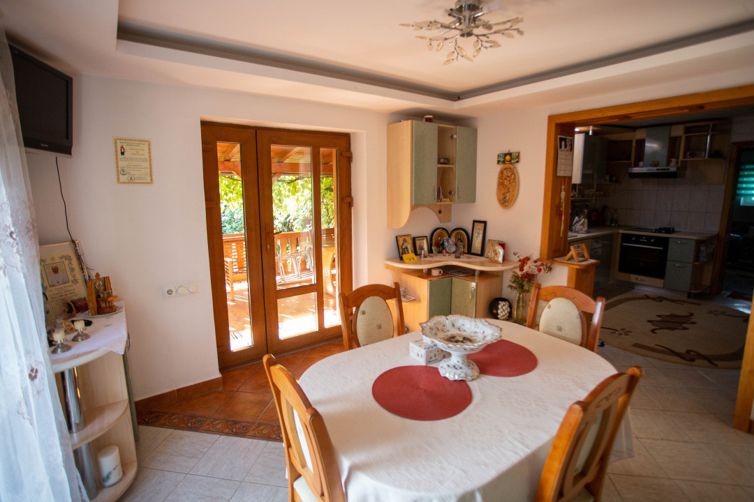 Casă cu 10 camere de vânzare, potențial rezidențial/turistic, COMISION 0%