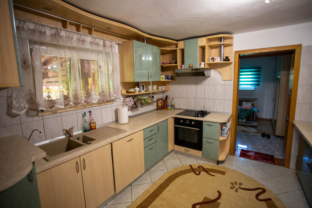 Casă cu 10 camere de vânzare, potențial rezidențial/turistic, COMISION 0%