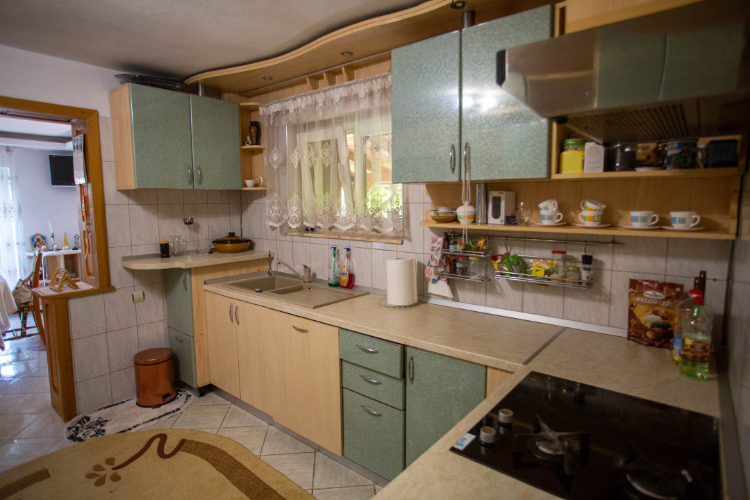 Casă cu 10 camere de vânzare, potențial rezidențial/turistic, COMISION 0%