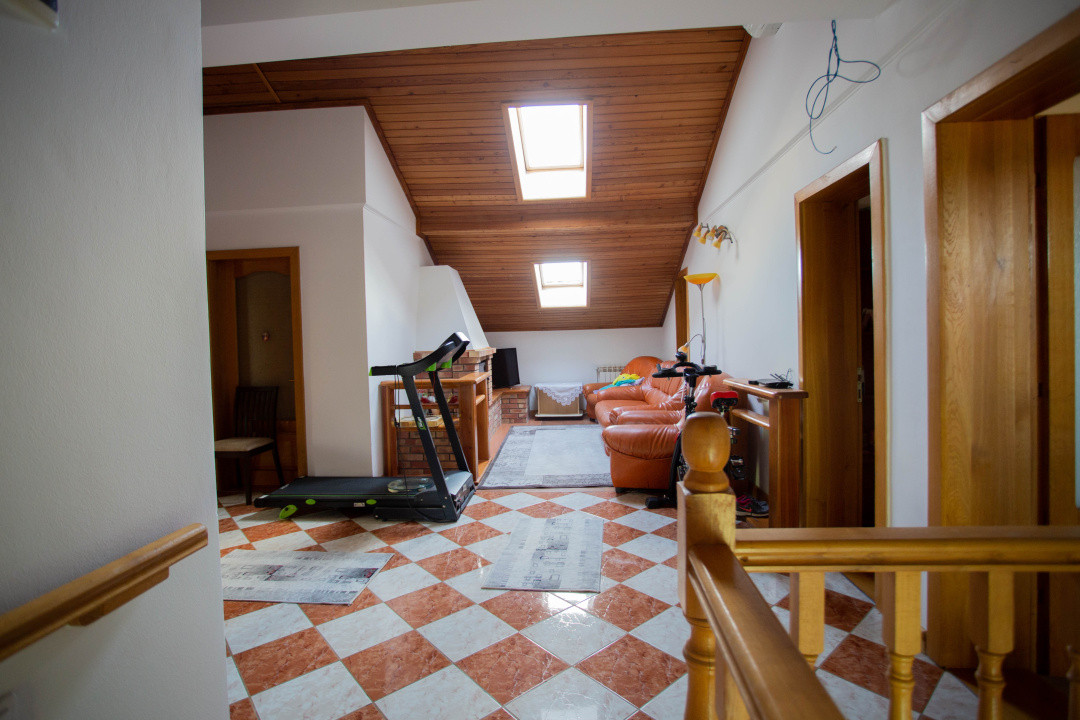 Casă cu 10 camere de vânzare, potențial rezidențial/turistic, COMISION 0%