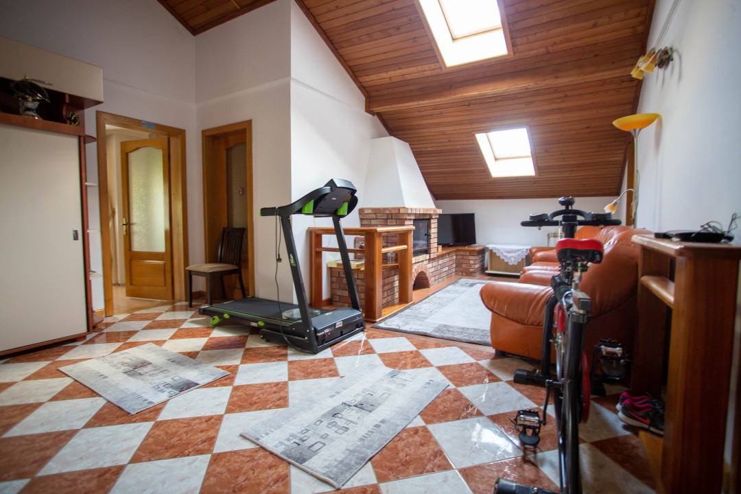 Casă cu 10 camere de vânzare, potențial rezidențial/turistic, COMISION 0%