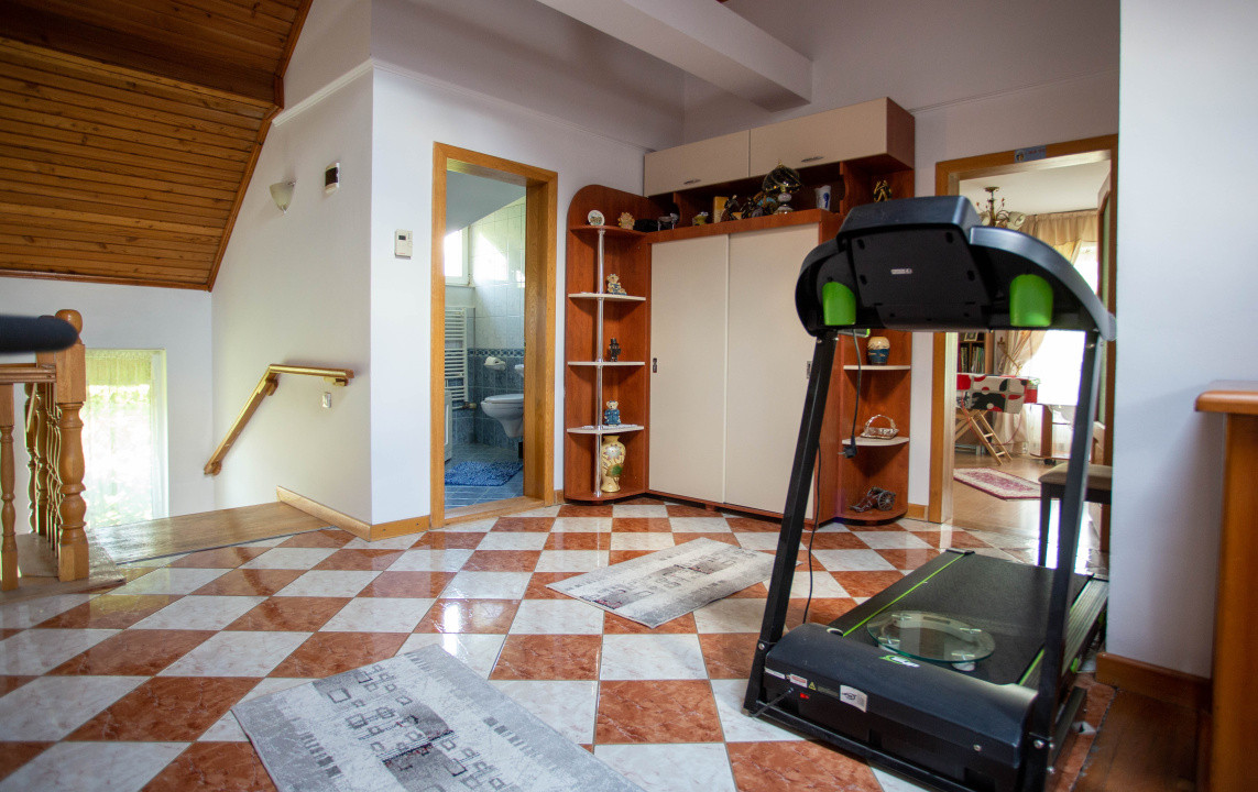 Casă cu 10 camere de vânzare, potențial rezidențial/turistic, COMISION 0%