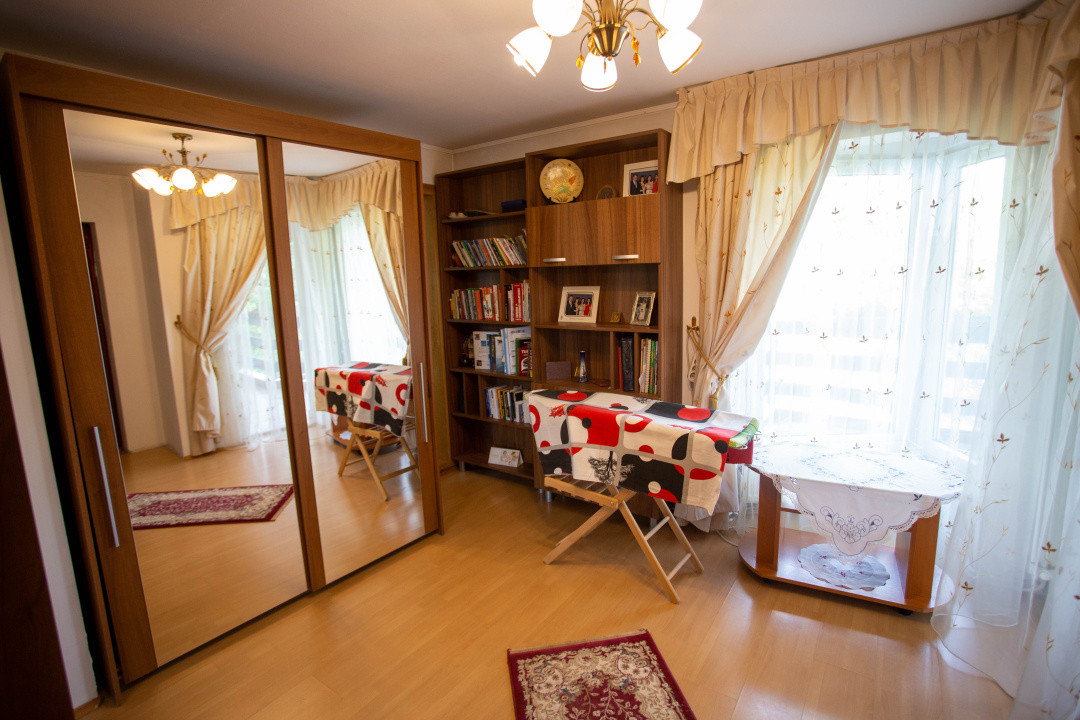 Casă cu 10 camere de vânzare, potențial rezidențial/turistic, COMISION 0%