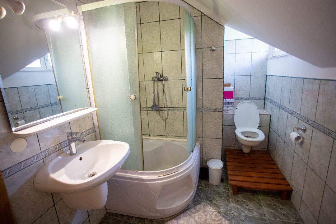 Casă cu 10 camere de vânzare, potențial rezidențial/turistic, COMISION 0%