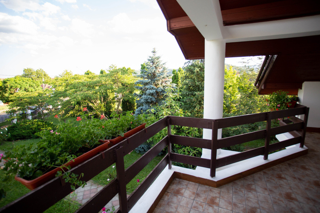 Casă cu 10 camere de vânzare, potențial rezidențial/turistic, COMISION 0%