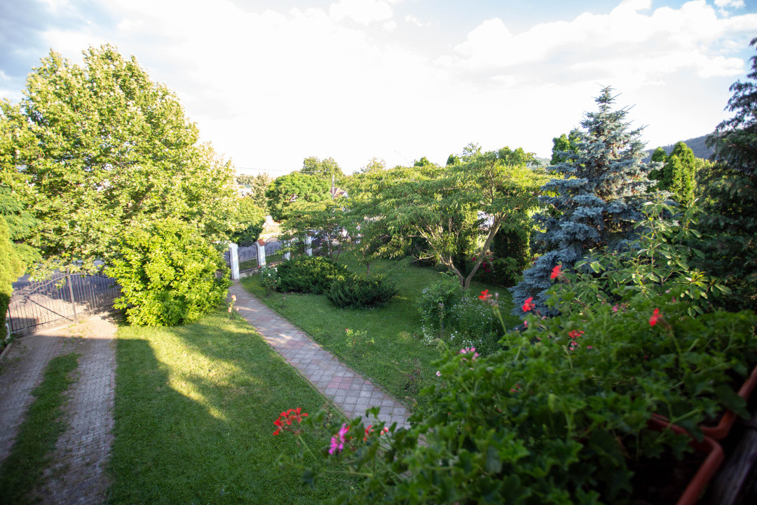 Casă cu 10 camere de vânzare, potențial rezidențial/turistic, COMISION 0%