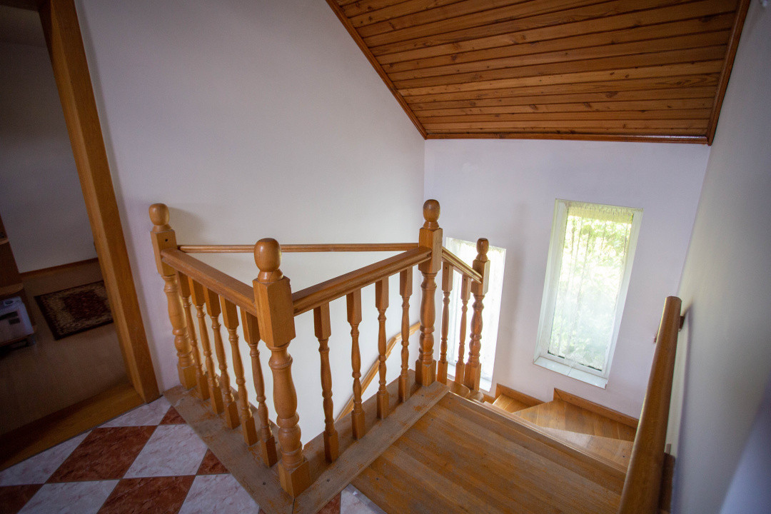 Casă cu 10 camere de vânzare, potențial rezidențial/turistic, COMISION 0%