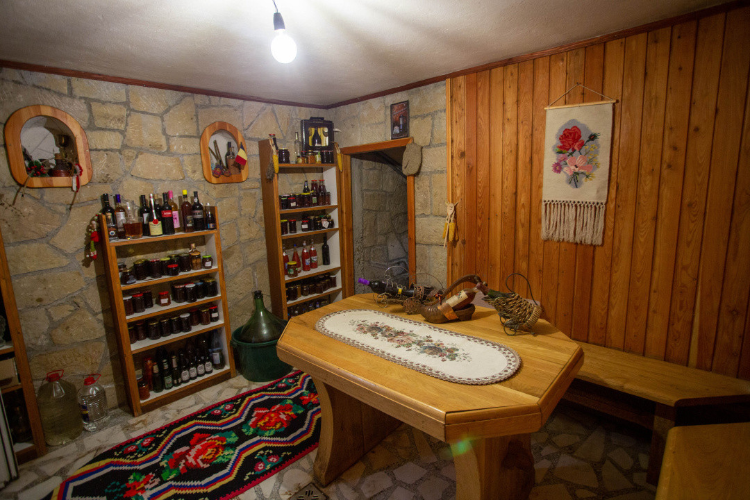 Casă cu 10 camere de vânzare, potențial rezidențial/turistic, COMISION 0%