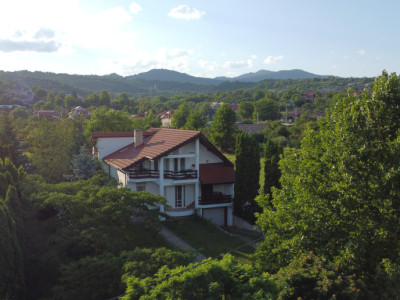 Casă cu 10 camere de vânzare, potențial rezidențial/turistic, COMISION 0%