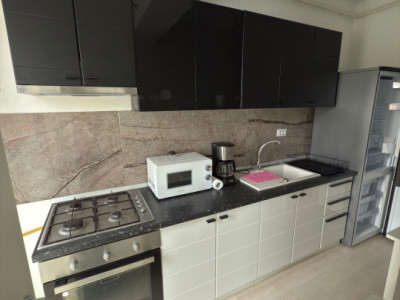 Apartament o Camera Zona Palas-Bloc Nou