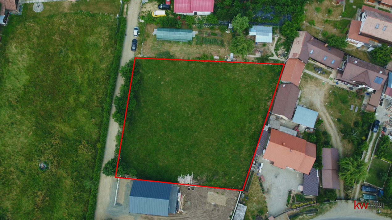 Teren intravilan 2000 mp - Tocile, vedere panoramică spre munte și pădure