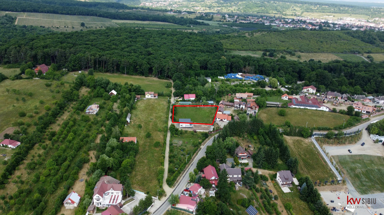 Teren intravilan 2000 mp - Tocile, vedere panoramică spre munte și pădure